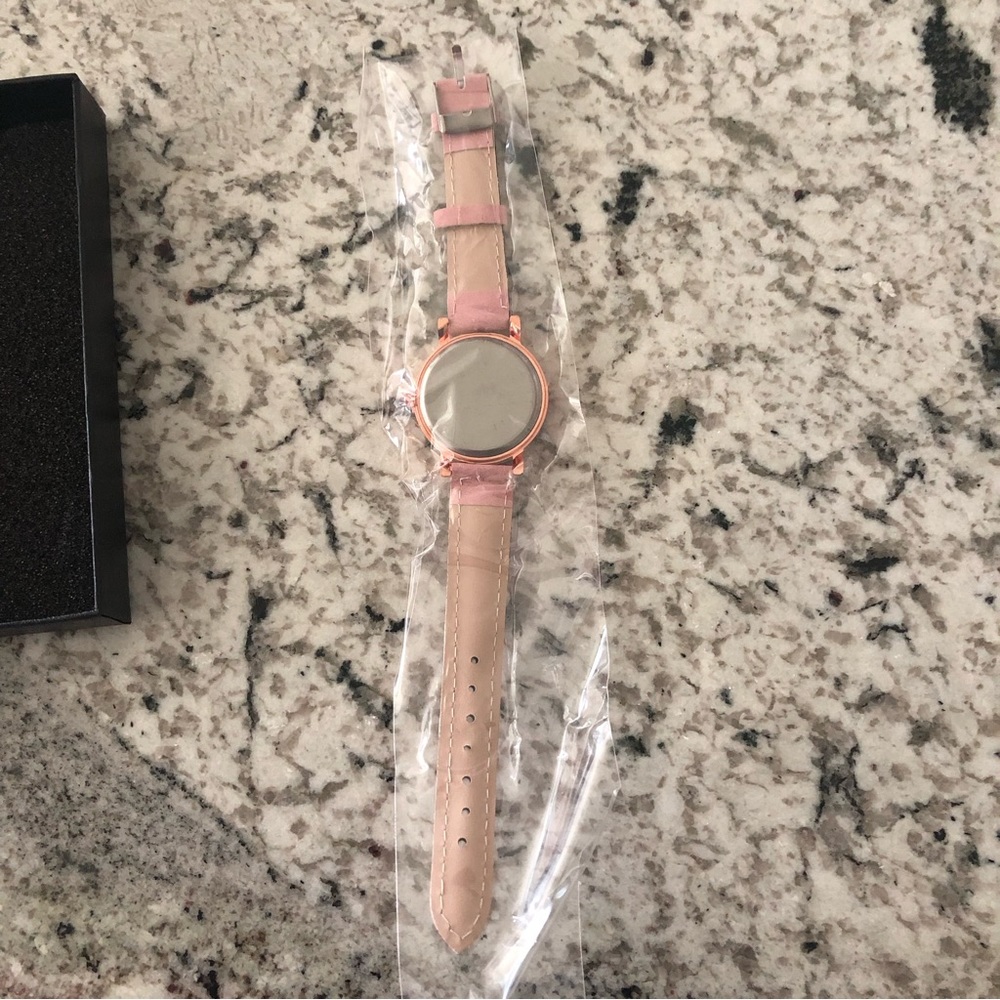 🆕 Pink Watch - Picture 4 of 5